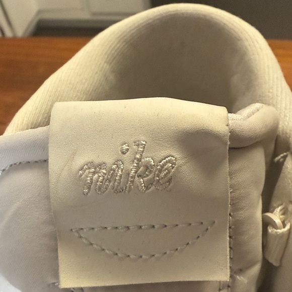 Nike White High-Top Sneakers Women’s 10/Mens 8 - Picture 3 of 12